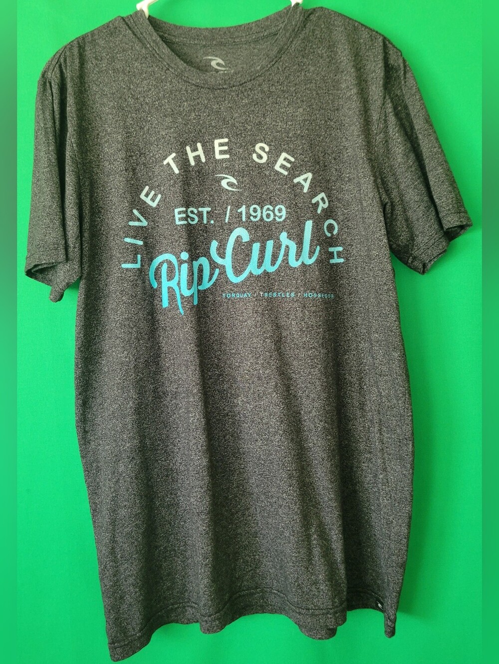 Rip Curl Men Live The Search Graphic Tee Charcoal with Teal Logo Standard Fit M